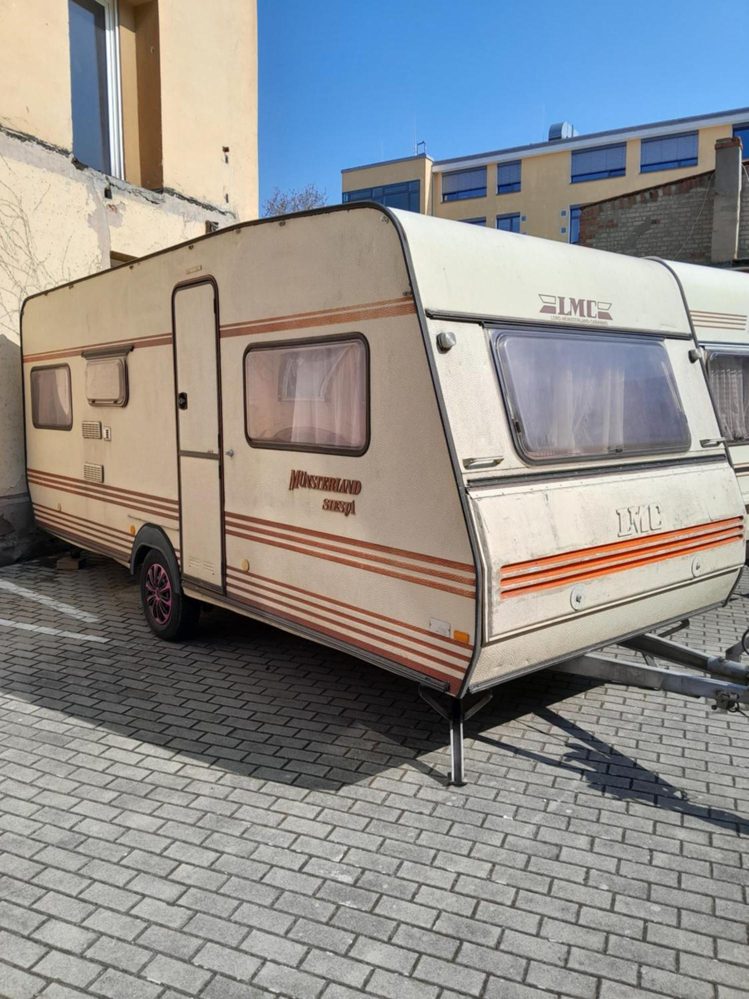 Moving - Retro Uebernachten Im Wohnwagen, Guenstig & Zentral Campingplatz *