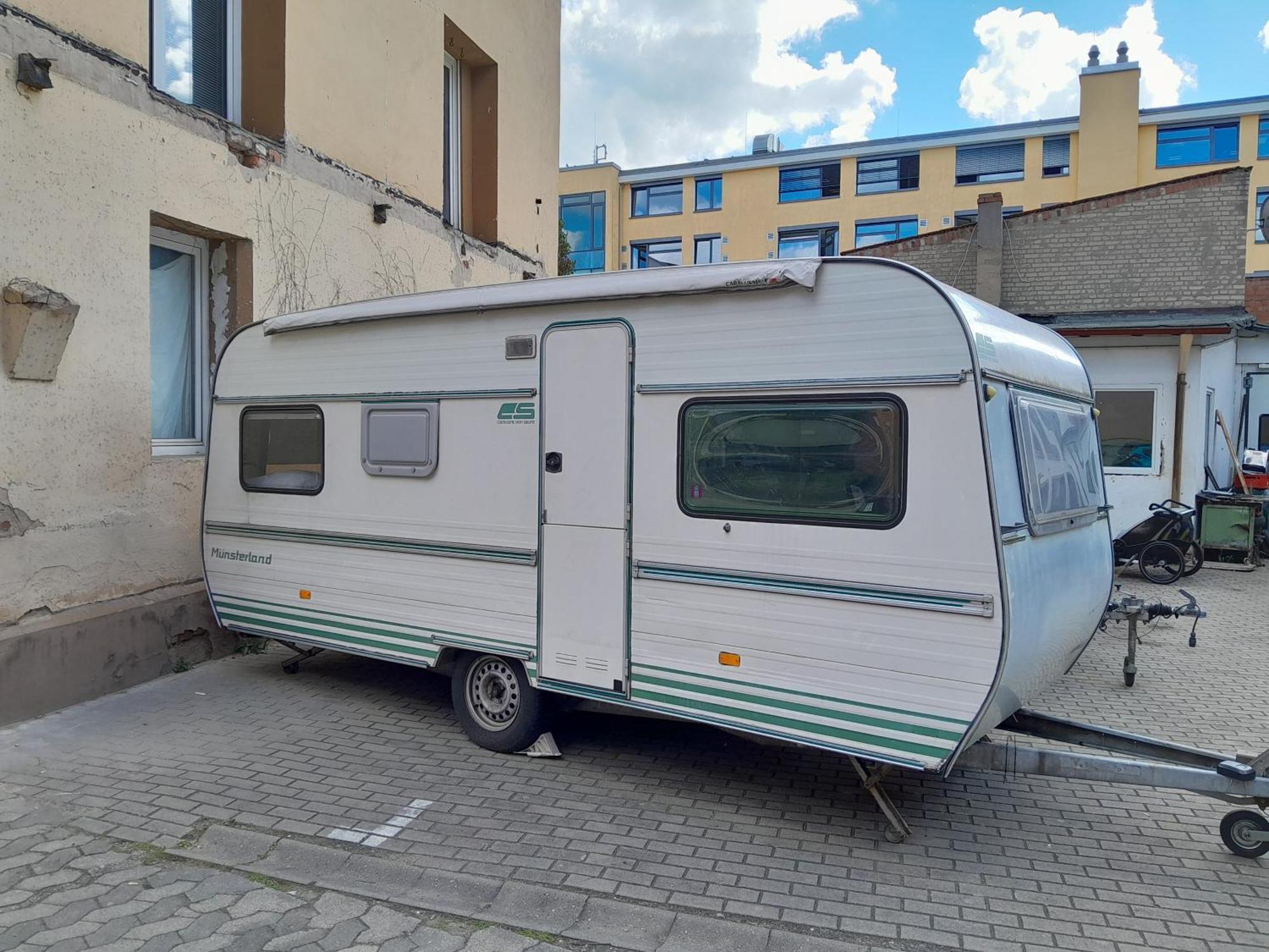 Moving - Retro Uebernachten Im Wohnwagen, Guenstig & Zentral Campingplatz
